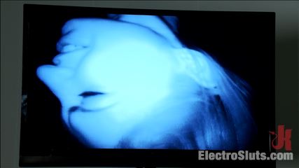 Calico becomes an electroslut With her butt in the air and